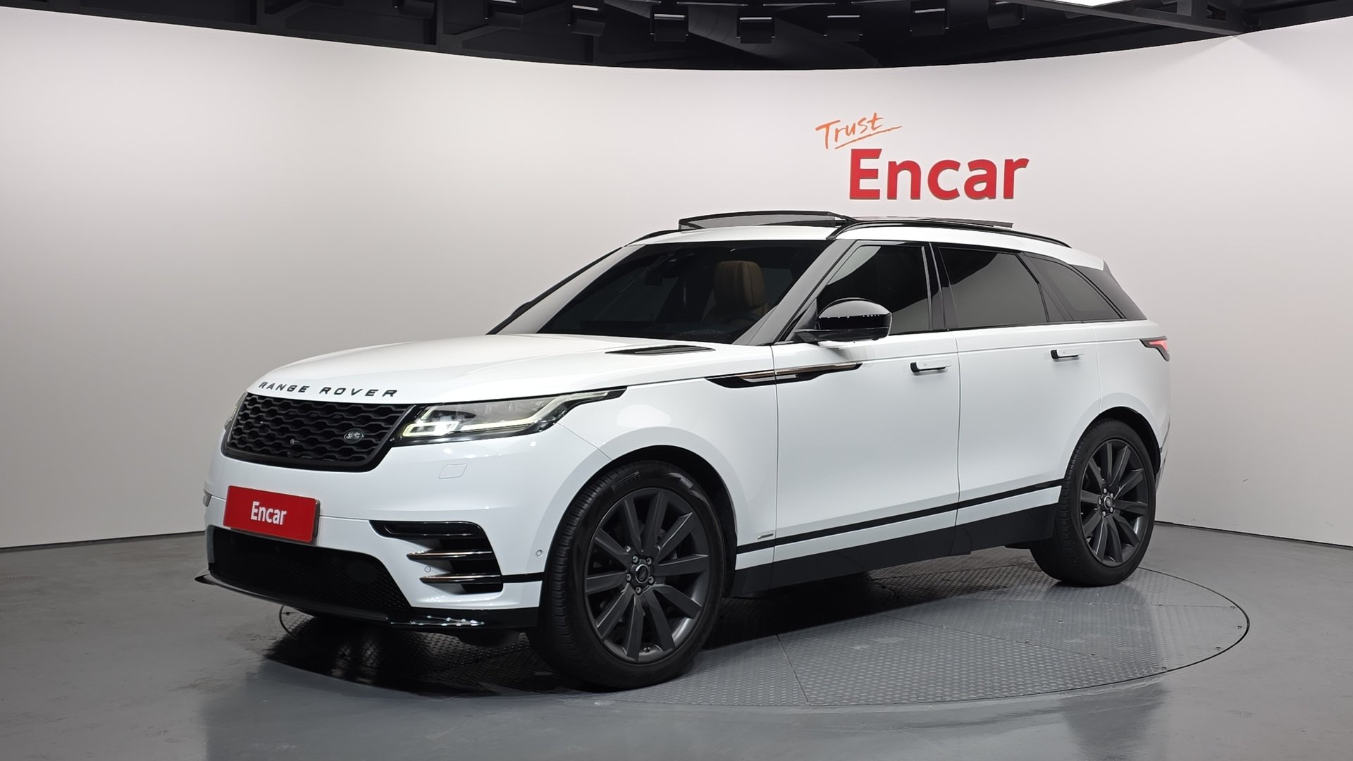 LAND ROVER RANGE ROVER VELAR - View 1