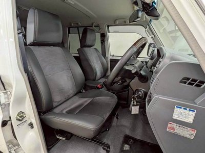 TOYOTA LAND CRUISER - 5