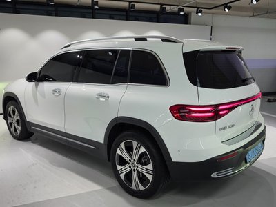 2025 Mercedes-BENZ EQB 照片 2