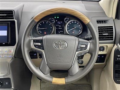 TOYOTA LAND CRUISER PRADO - 8