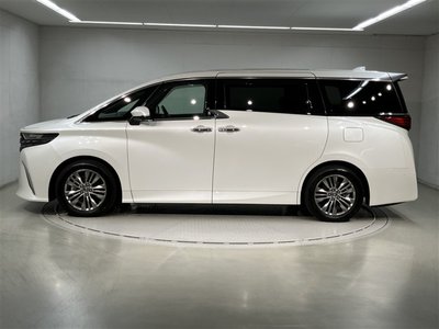 2024 Toyota ALPHARD — фото 3