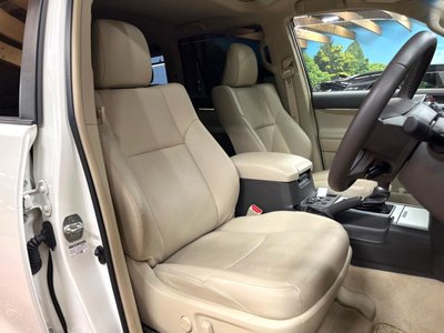 TOYOTA LAND CRUISER PRADO - 8