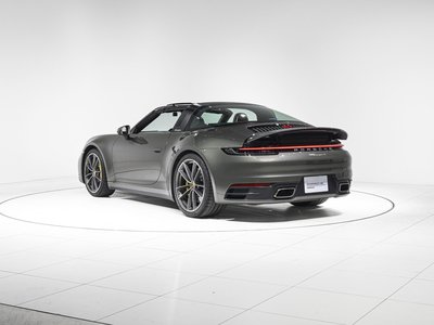 صورة 8 لـ 2021 Porsche 911