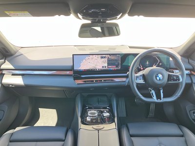 صورة 9 لـ 2025 BMW 5 SERIES TOURING