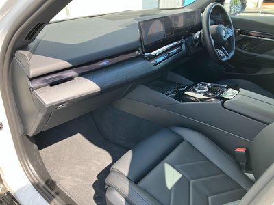 2025 BMW 5 SERIES TOURING 缩略图 36