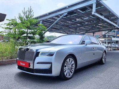 ROLLS-ROYCE GHOST