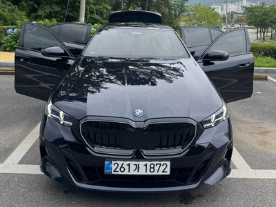 2025 BMW 5 SERIES photo 1