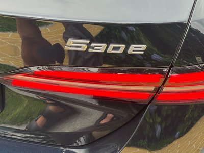 2025 BMW 5 SERIES photo 3