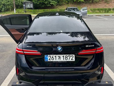 2025 BMW 5 SERIES photo 5