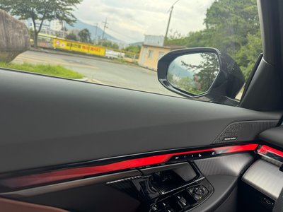 2025 BMW 5 SERIES photo 10