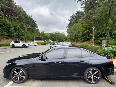 2025 BMW 5 SERIES photo 2