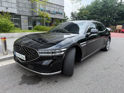 صورة 1 لـ 2022 Genesis G90 (RS4)