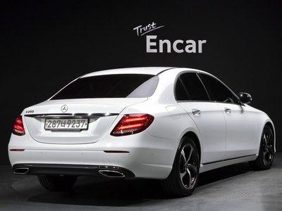 MERCEDES-BENZ E-CLASS - 5