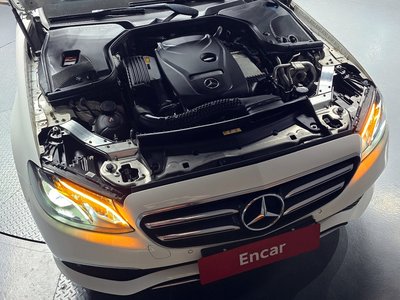 MERCEDES-BENZ E-CLASS - 8