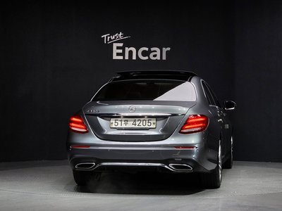 MERCEDES-BENZ E-CLASS - 3