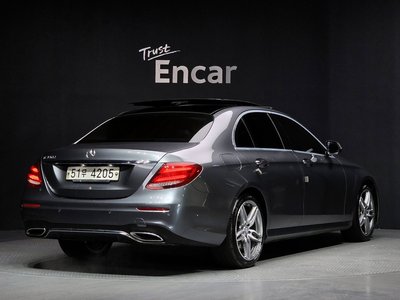 MERCEDES-BENZ E-CLASS - 4
