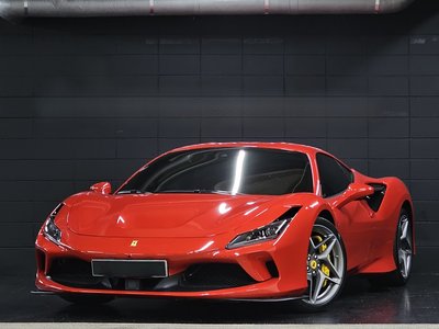 FERRARI F8 TRIBUTO