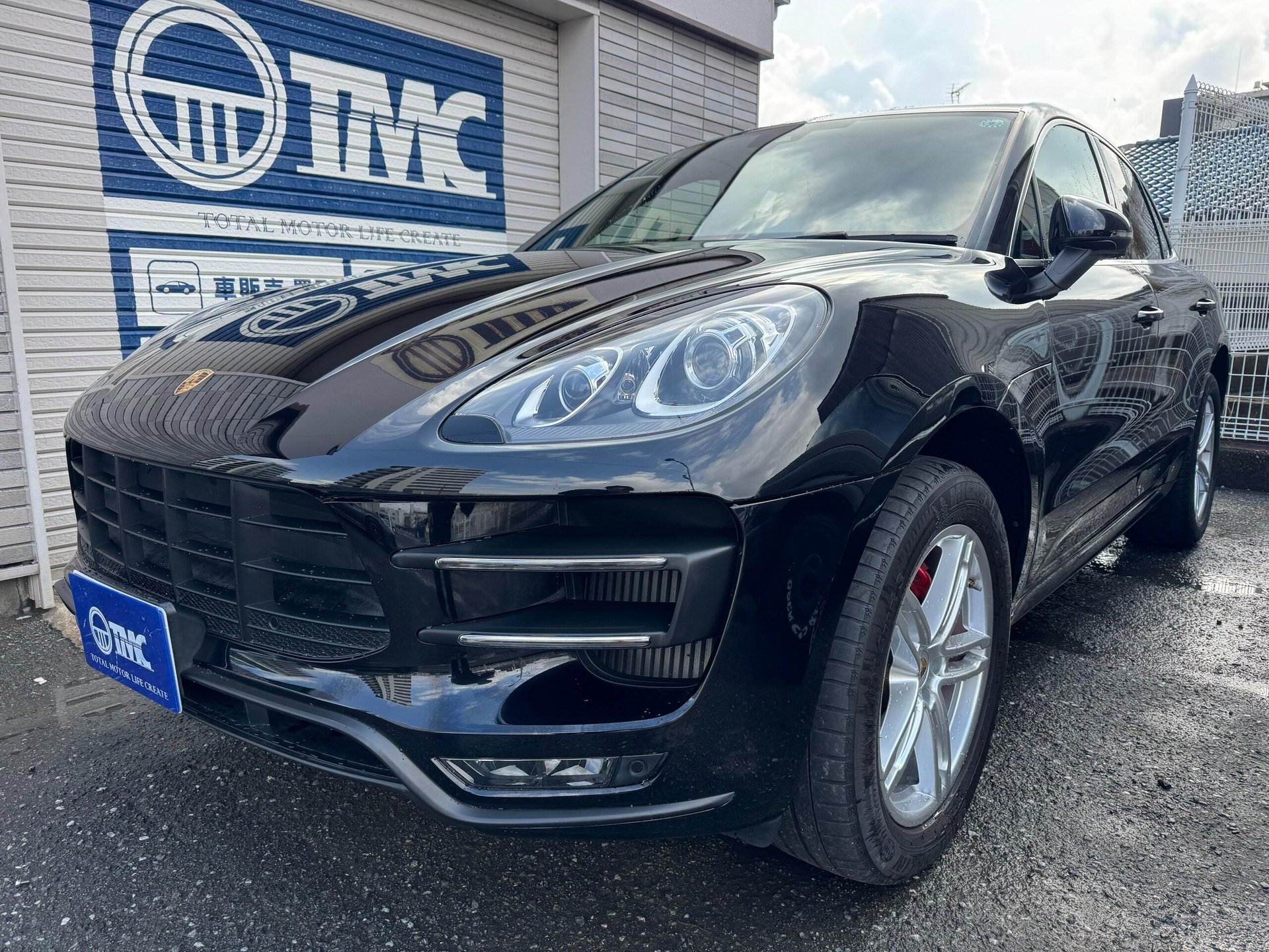PORSCHE MACAN - View 1