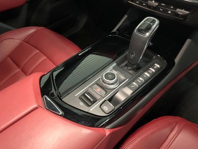 صورة 7 لـ 2021 Maserati LEVANTE