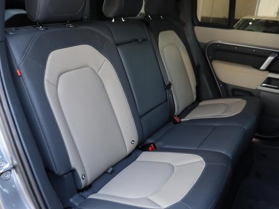 LAND ROVER DEFENDER - 10