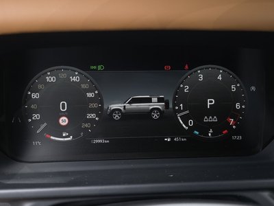 LAND ROVER DEFENDER - 8