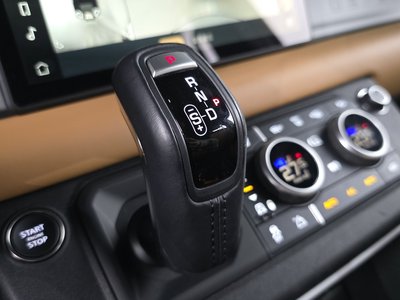 LAND ROVER DEFENDER - 9