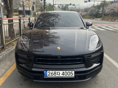 PORSCHE MACAN - 1