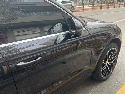 PORSCHE MACAN - 3