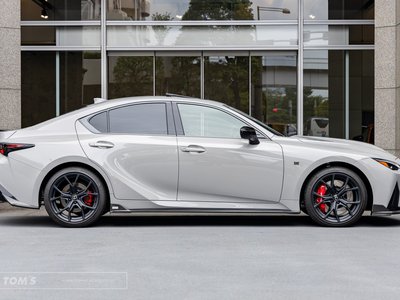 2025 Lexus IS — миниатюра 11