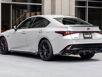 2025 Lexus IS — миниатюра 17