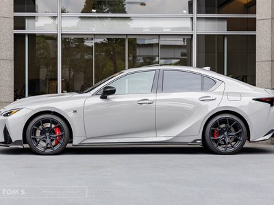 2025 Lexus IS photo 10