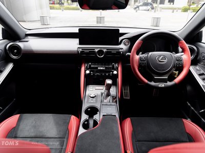 2025 Lexus IS photo 3