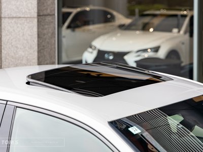 2025 Lexus IS photo 2