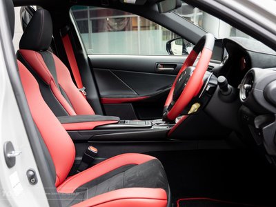 2025 Lexus IS — миниатюра 37