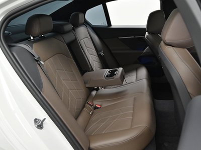 2025 BMW 5 SERIES — миниатюра 12