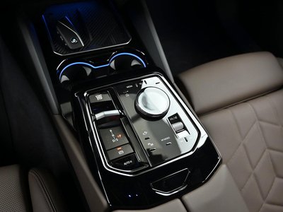 2025 BMW 5 SERIES 照片 9