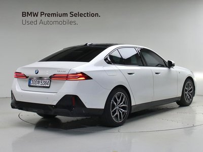 2025 BMW 5 SERIES 照片 4