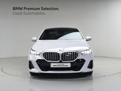 2025 BMW 5 SERIES 照片 2