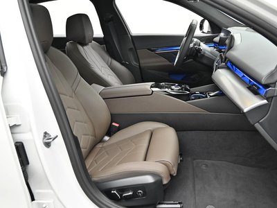 2025 BMW 5 SERIES 照片 10