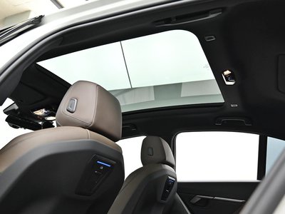 2025 BMW 5 SERIES — миниатюра 19