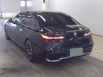 2025 BMW 7 SERIES photo 2