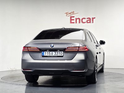 2026 BMW 5 SERIES 照片 4