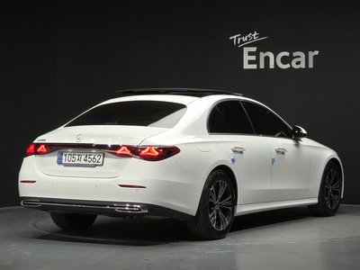 MERCEDES-BENZ E-CLASS - 3