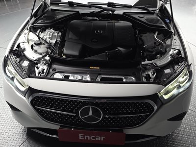 MERCEDES-BENZ E-CLASS - 7