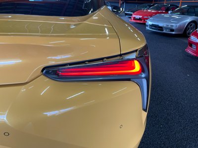 2017 Lexus LC — миниатюра 18