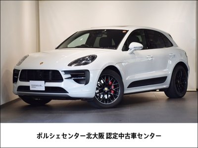 PORSCHE MACAN - 1