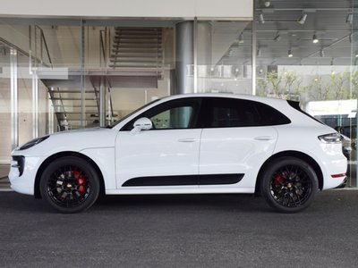 PORSCHE MACAN - 3