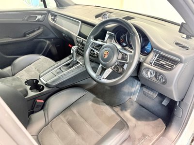 PORSCHE MACAN - 8