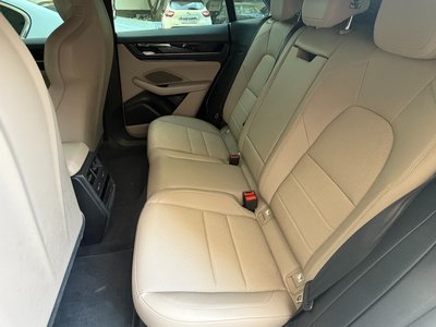 PORSCHE MACAN - 8