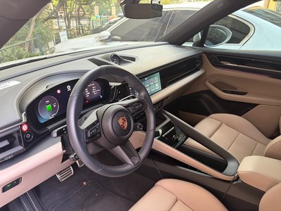 PORSCHE MACAN - 6